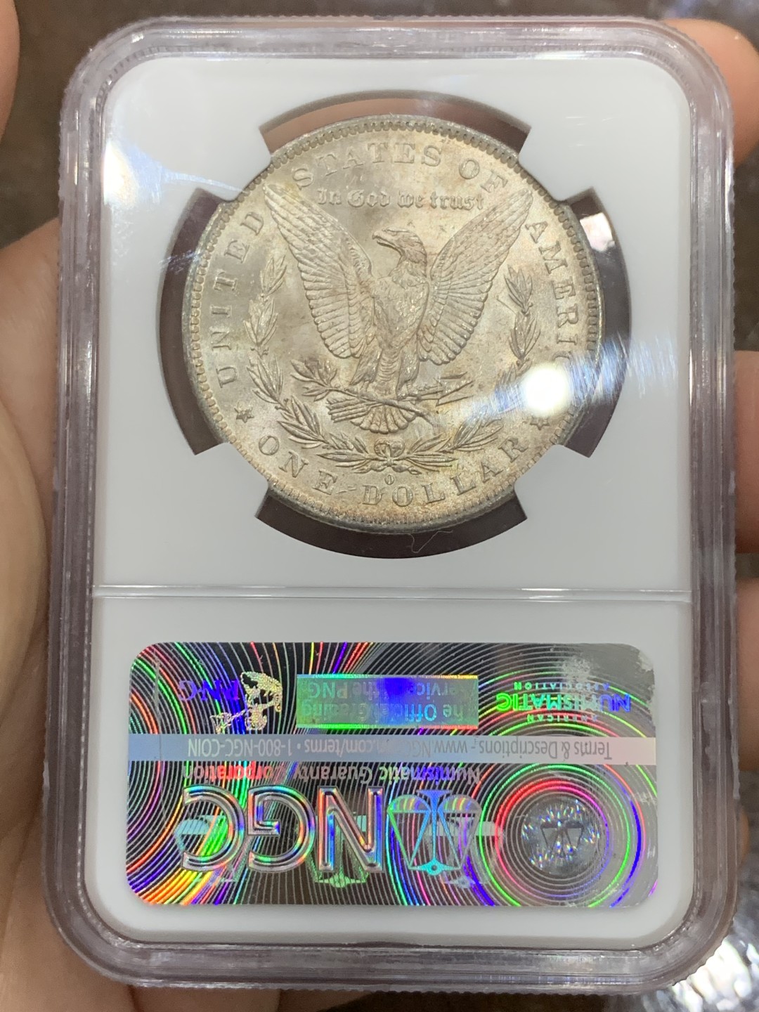 《竞宝斋》第116场-周日，周一 ，2场连拍（全场包邮） NGC-MS65 美国 1883年 摩根银币 女神面紫彩 鹰面金彩+镜面效果 盒子左下角磕损