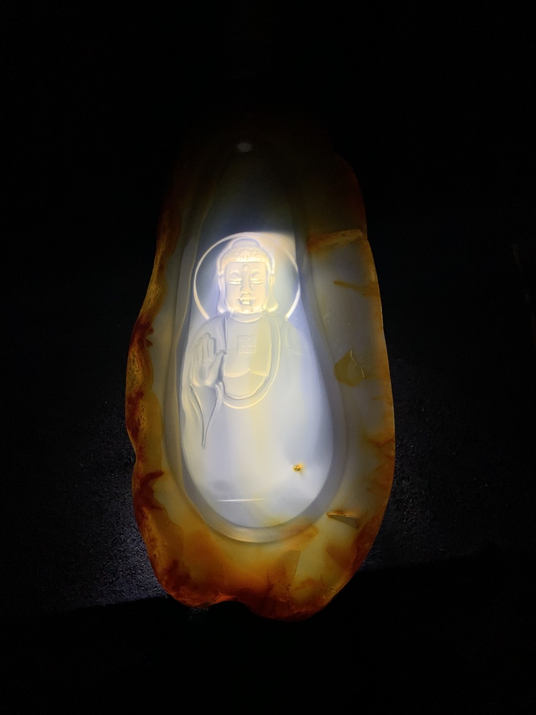 重器天然马达加斯加原皮玛瑙雕刻如来佛祖大 牌子一块，