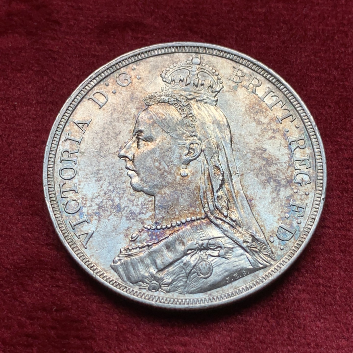 《竞宝斋》第116场-周日，周一 ，2场连拍（全场包邮） 英国1887年 维多利亚高冠马剑银币 淡彩金色包浆，细节都不错的美品