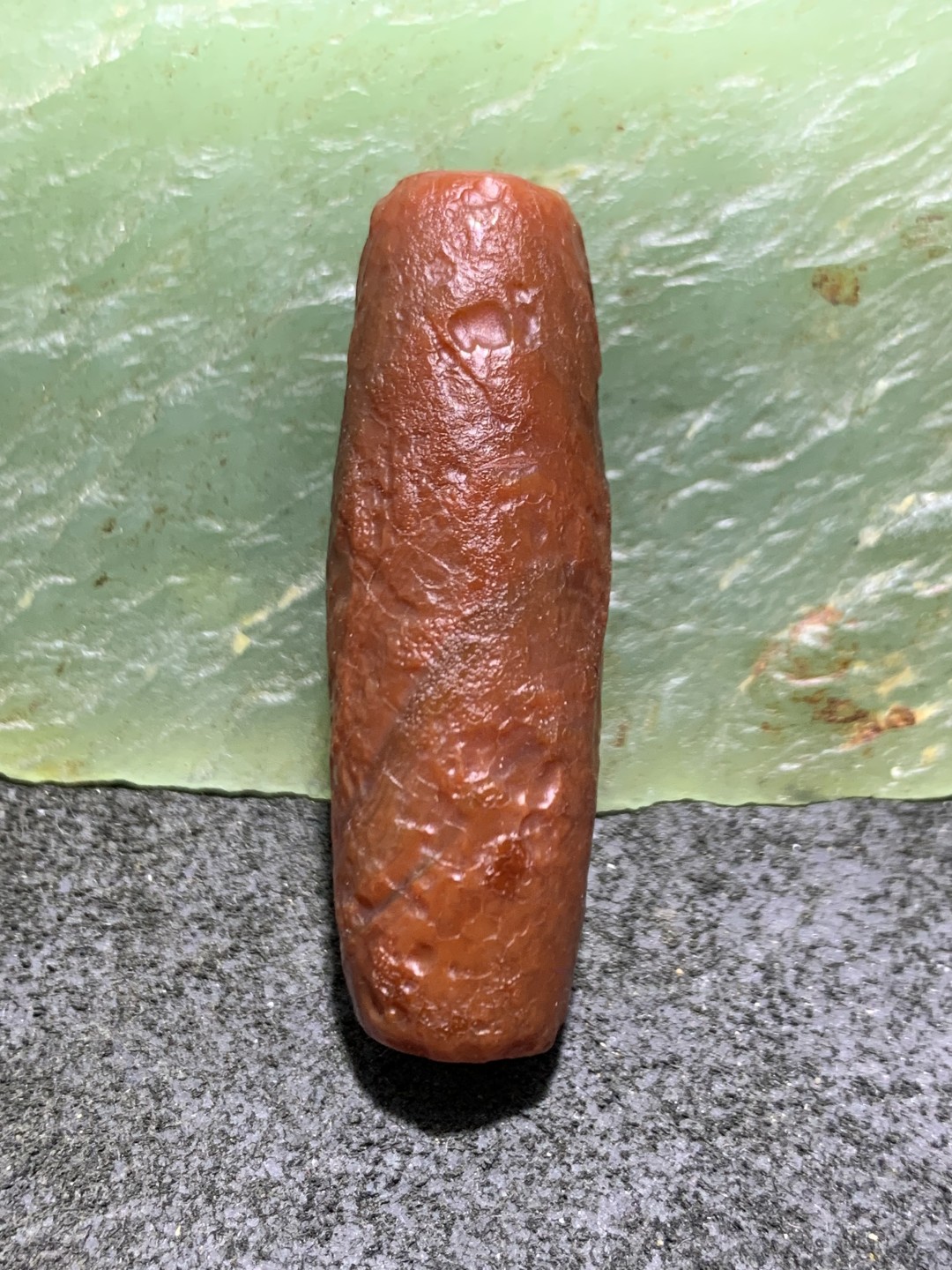 精美高玉化仿古风化纹玛瑙随形桶珠一颗 