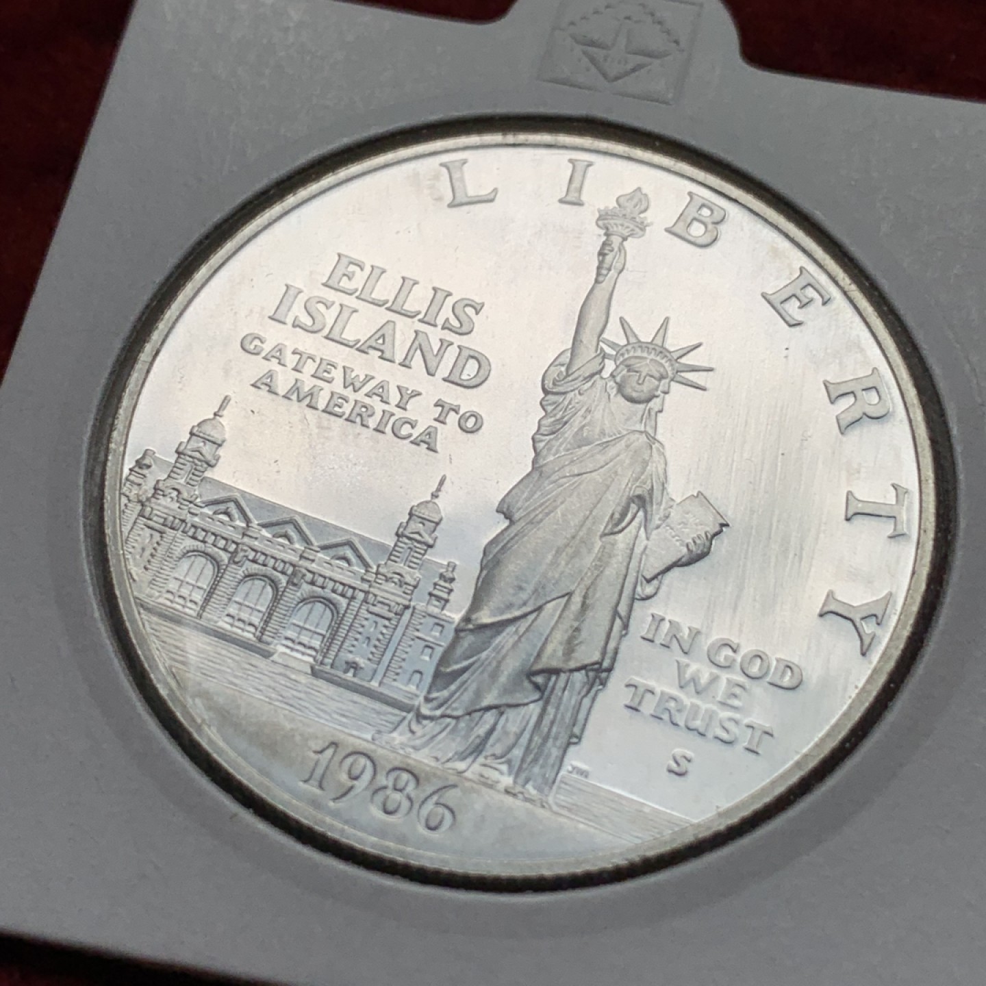《竞宝斋》第116场-周日，周一 ，2场连拍（全场包邮） 美国 1986年 自由女神 1美元 大银币  38.1mm 26.73克 保存的很好