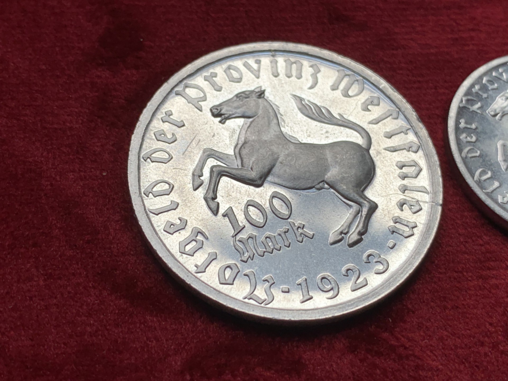 《竞宝斋》第116场-周日，周一 ，2场连拍（全场包邮） 德紧 德国威斯特伐利亚1923年50/100马克女诗人头像马币铝币一对