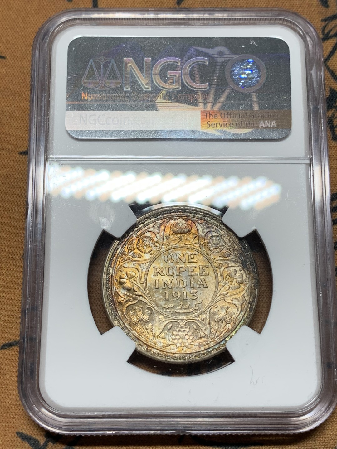 《竞宝斋》第116场-周日，周一 ，2场连拍（全场包邮） NGC UNC 五彩 英属 印度 1913年 乔五 1卢比 银币