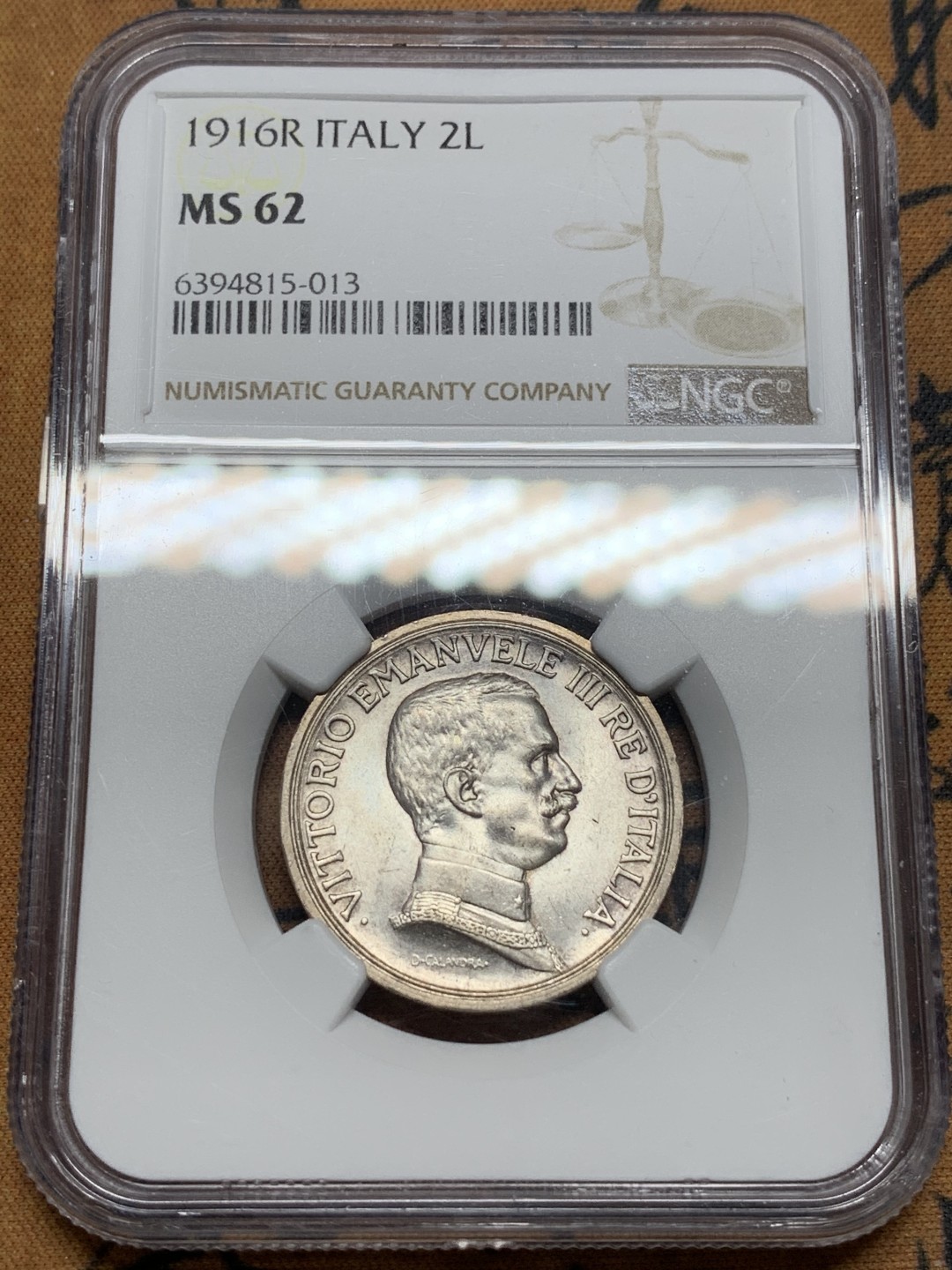 《竞宝斋》第116场-周日，周一 ，2场连拍（全场包邮） NGC-MS62 意大利 1916年 马车 2里拉 银币 淡彩包浆 不错