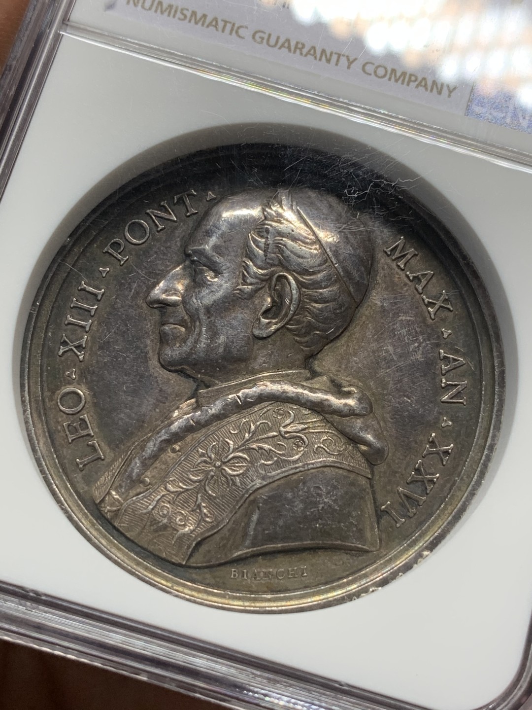 《竞宝斋》第116场-周日，周一 ，2场连拍（全场包邮） NGC-AUD 教皇国  耶稣和圣经的诞生纪念大银章 稀少品种 高浮雕 加厚盒