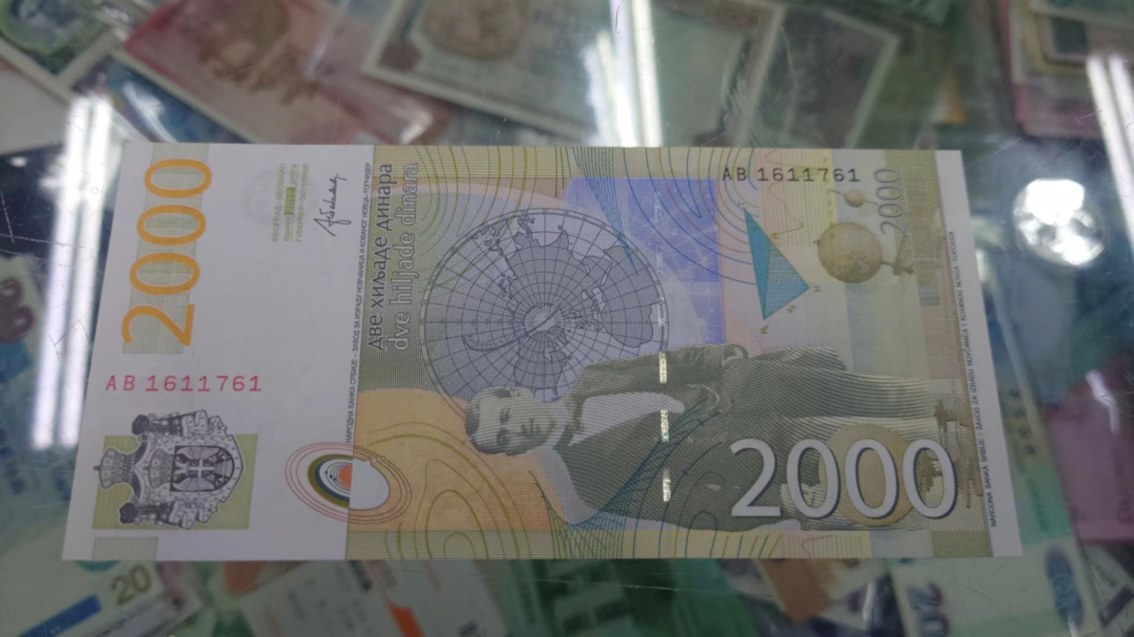 今晚八点半【世界钱币收藏】总50期暨2022年第七期 裸钞评级混合场（月底的第八期有新品澳门品种敬请关注) 塞尔维亚2000 全新绝品无4号码