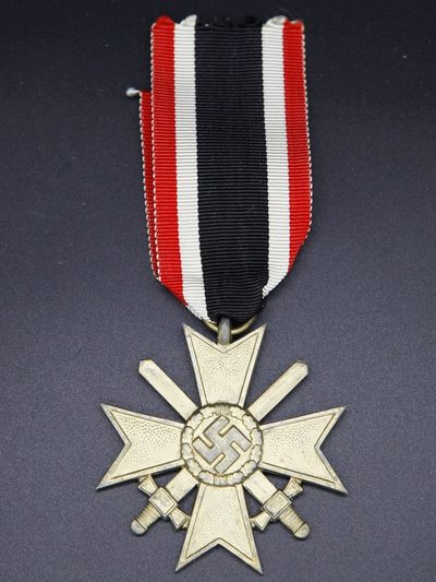 前进的履带11月小拍拍，到点结拍 - 德三二级佩剑战功勋章，美品收藏