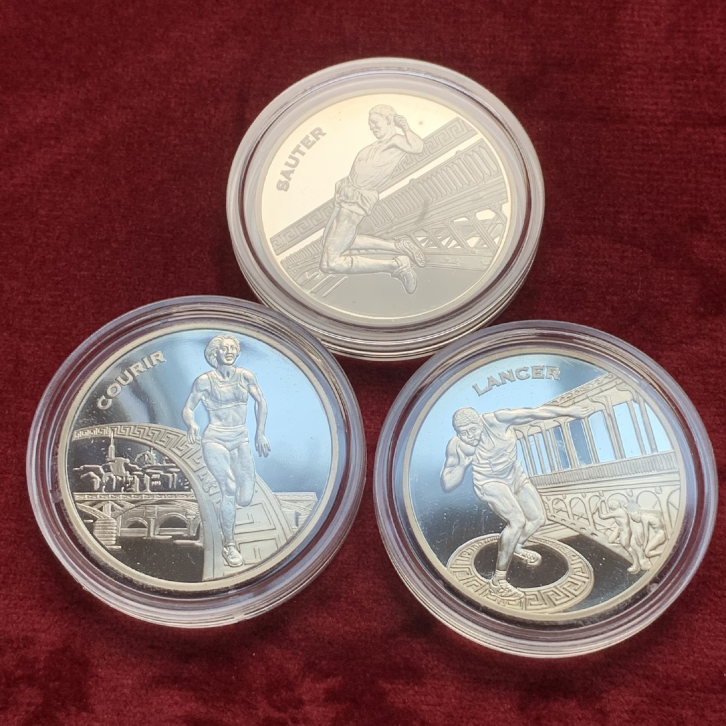 《竞宝斋》第116场-周日，周一 ，2场连拍（全场包邮） 法国2003年3枚精制银币套币 1.5欧元面值 IAAF国际田联运动会 巴黎造币厂原盒原证 22.2克X3=66.6克 900银