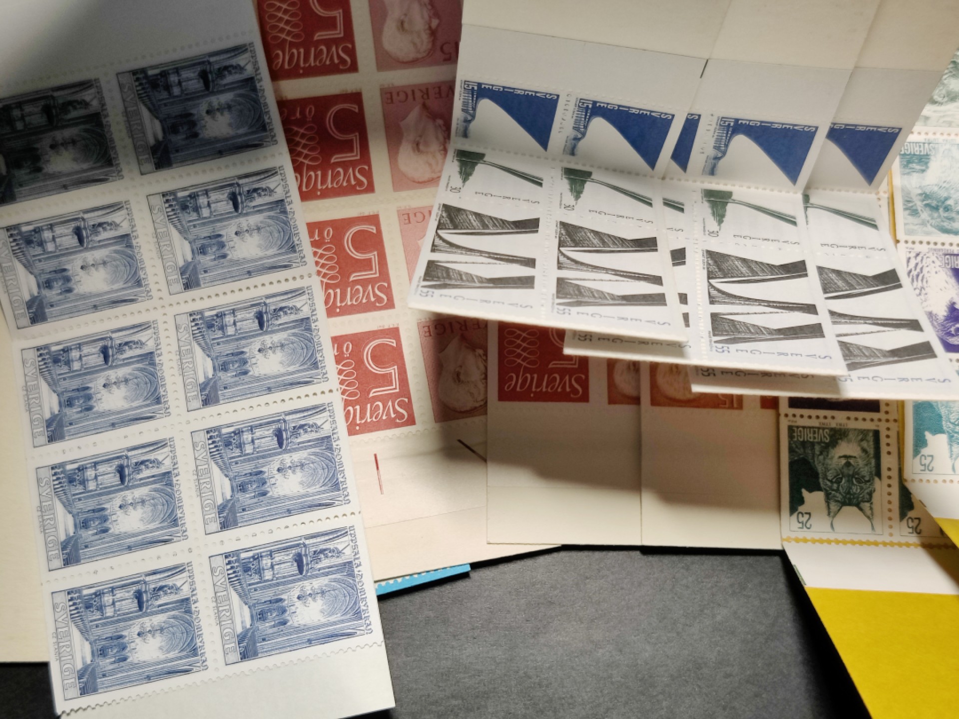 洪涛臻品批发群  精选邮票限时拍卖第八十四期 资深玩家才见过的 13本欧洲较早期小本票 票与封面粘连（最后一波）