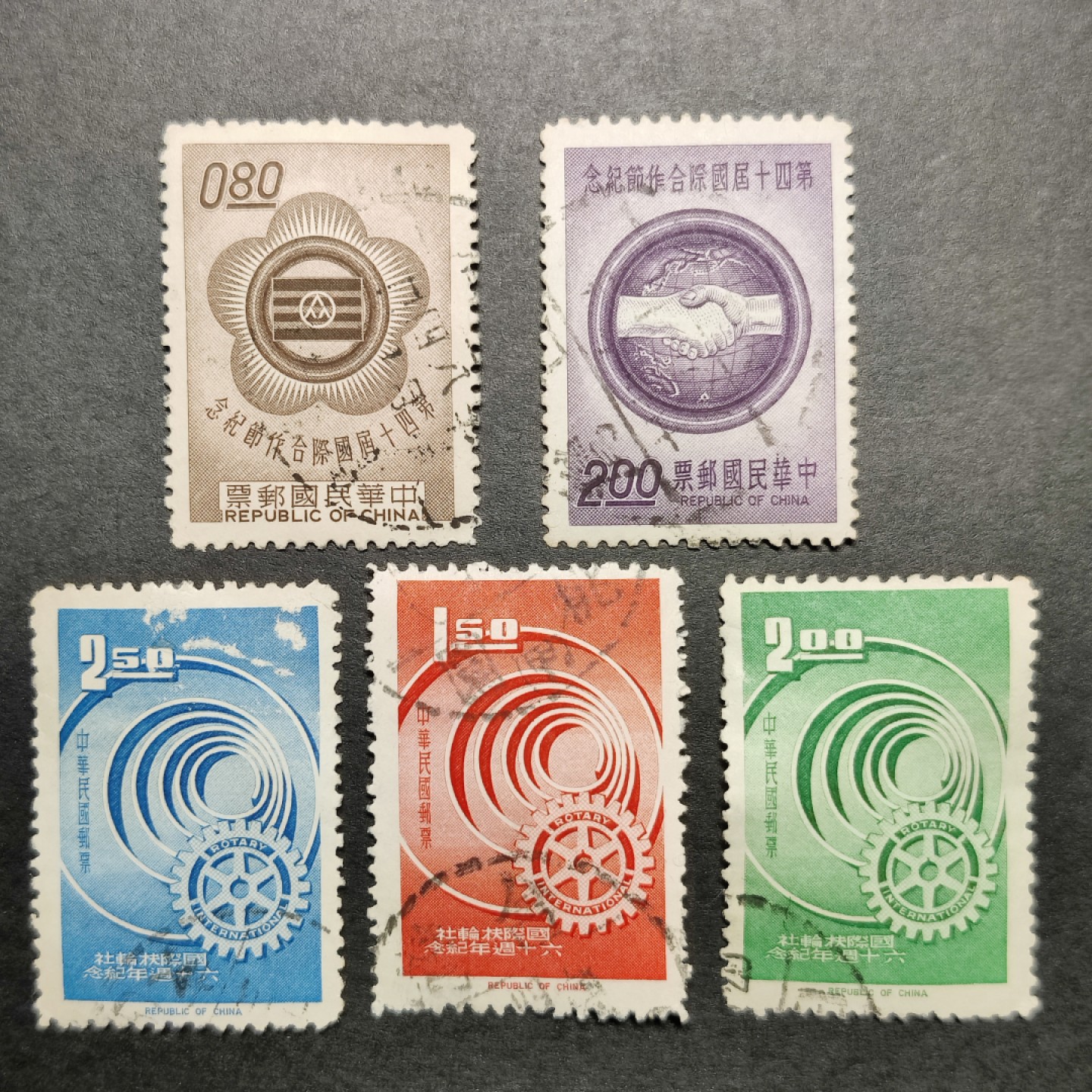 洪涛臻品批发群  精选邮票限时拍卖第八十五期 国际合作节2全，国际扶轮社3全，信销上品