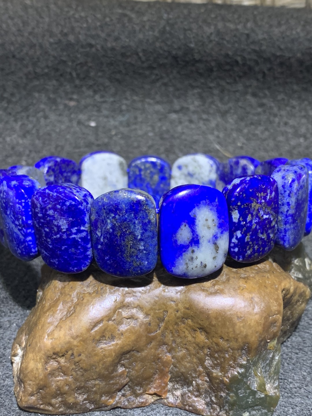 天然原矿阿富汗老矿青金石手排一条，