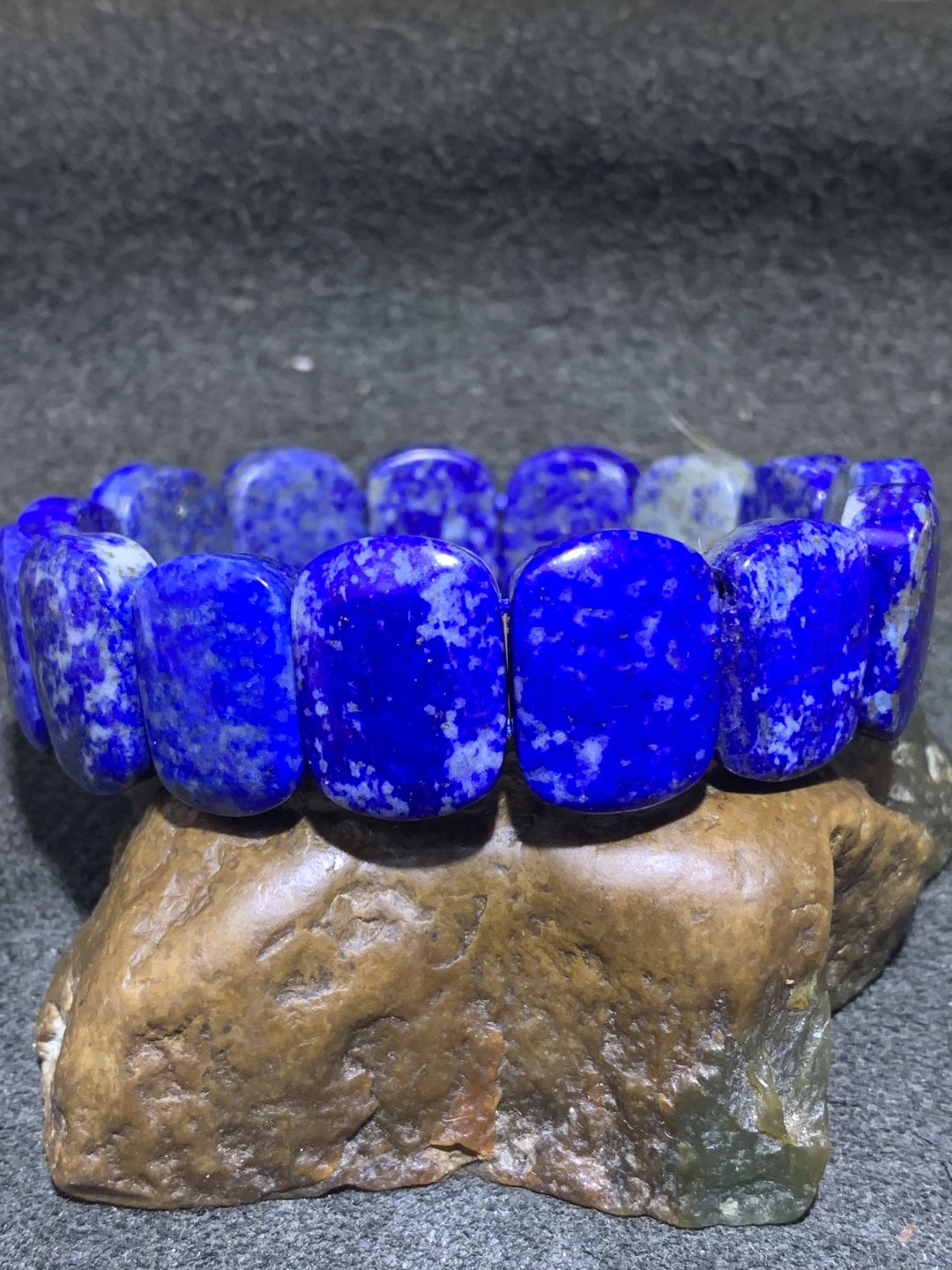 天然原矿阿富汗老矿青金石手排一条，