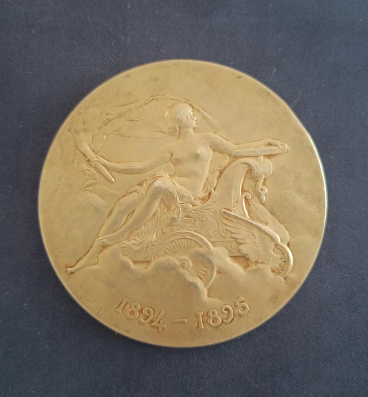 欧洲章牌第一期 1908年法国汽车俱乐部奖励镀金银章