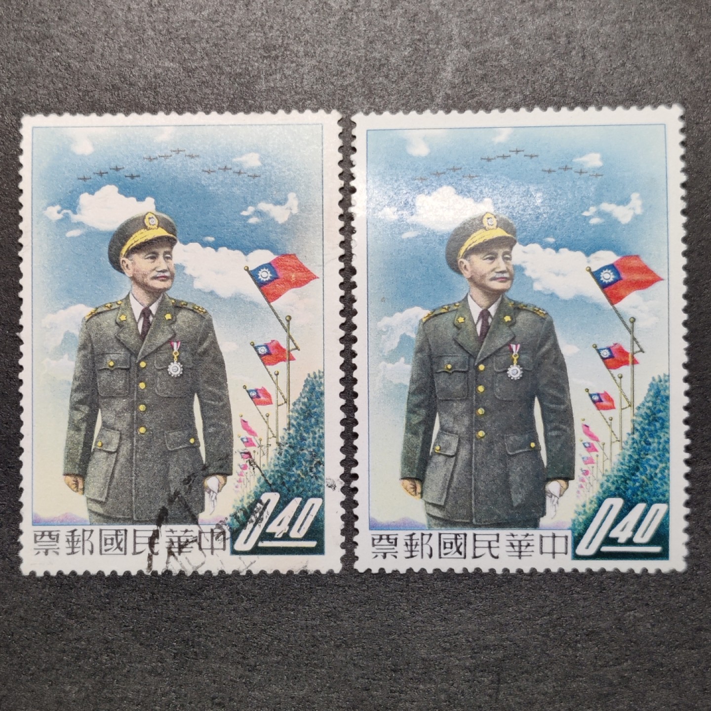 洪涛臻品批发群  精选邮票限时拍卖第八十五期 1958年 玉像阅兵 1全 新票及信销各一套 轻贴