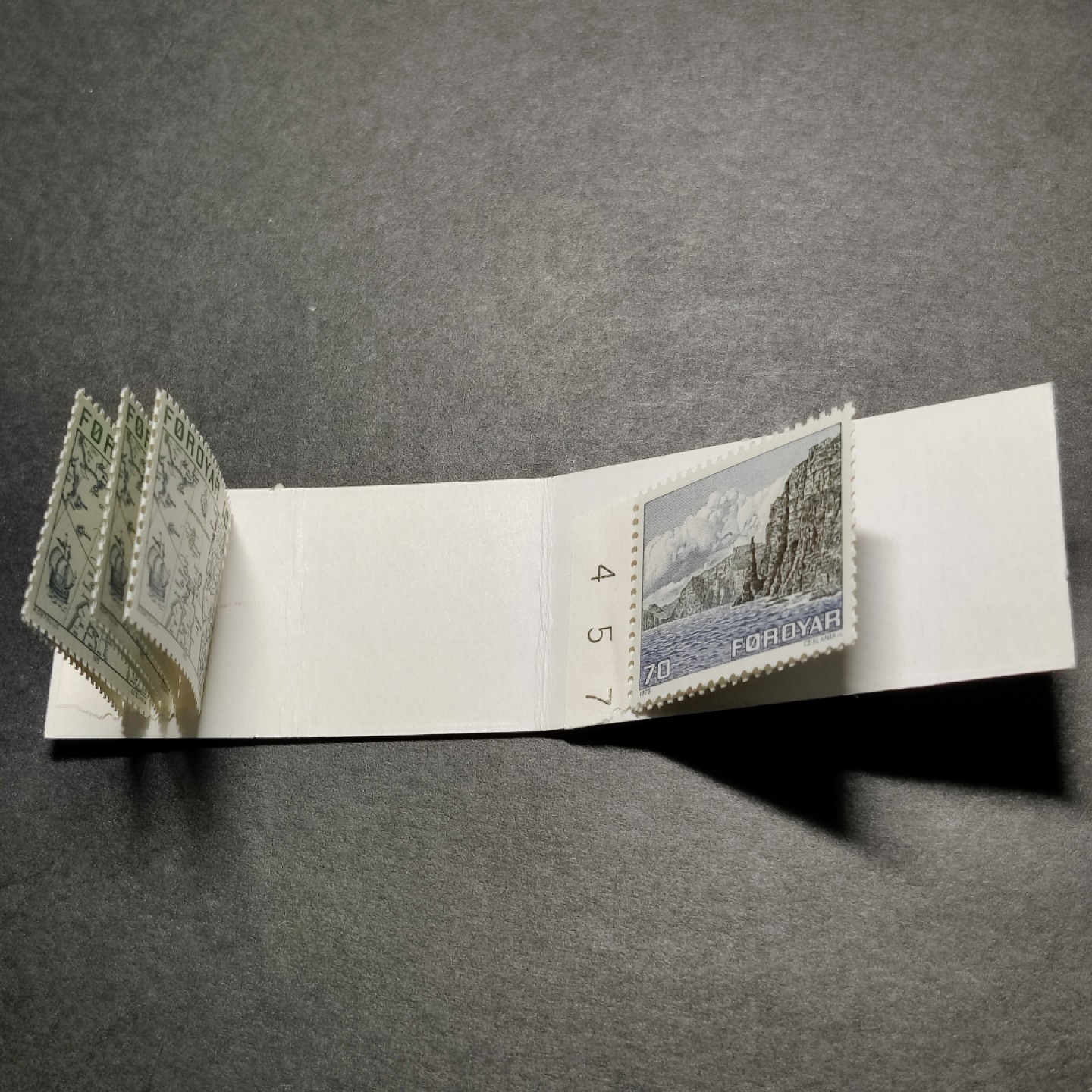洪涛臻品批发群  精选邮票限时拍卖第八十四期 资深玩家才见过的 法罗群岛较早期小本票 6枚地图及风光邮票齐全