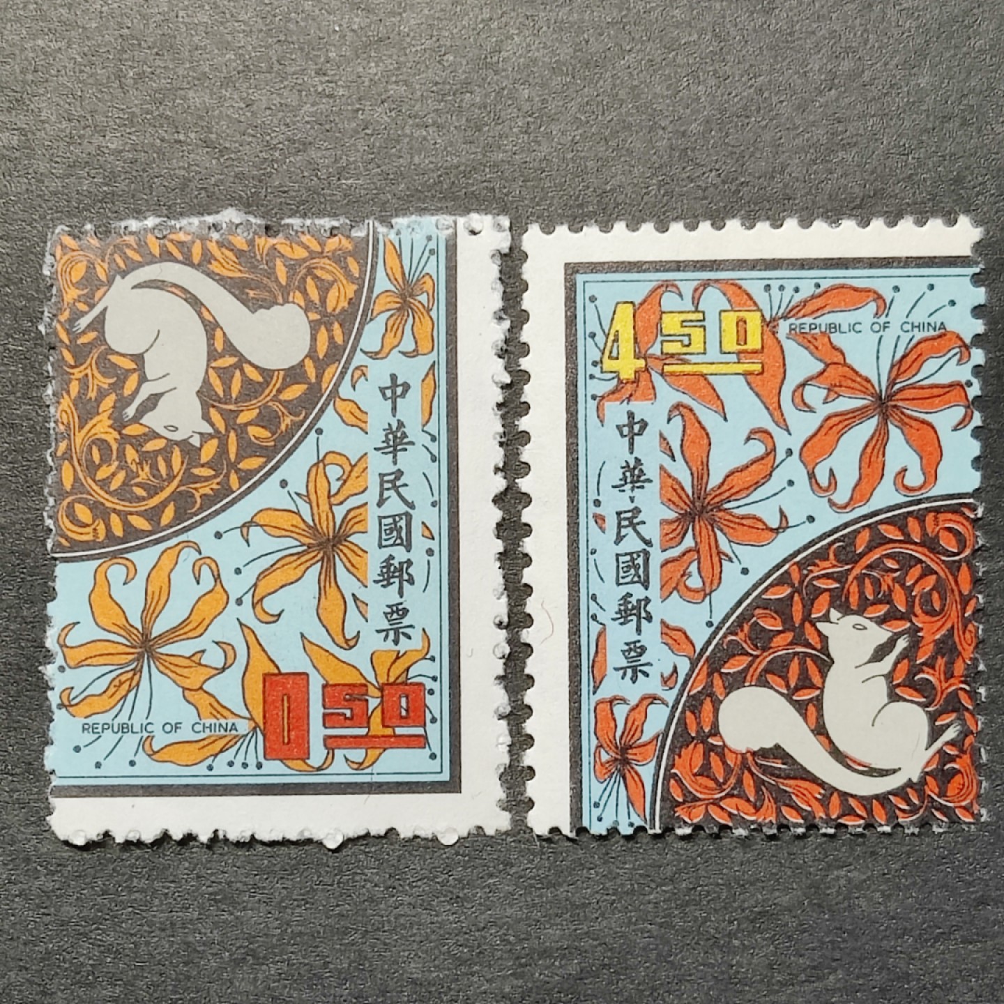 洪涛臻品批发群  精选邮票限时拍卖第八十五期 1971年 鼠年生肖邮票0.5元,4.5元新票轻贴