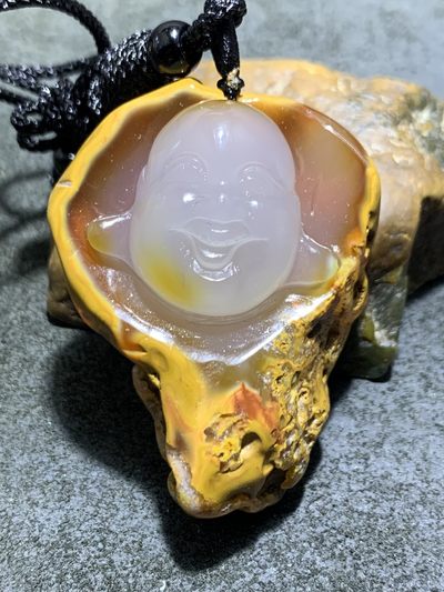 精美天然原皮马达加斯加玛瑙雕刻弥勒佛吊坠(把件)一个， - 精美天然原皮马达加斯加玛瑙雕刻弥勒佛吊坠(把件)一个，