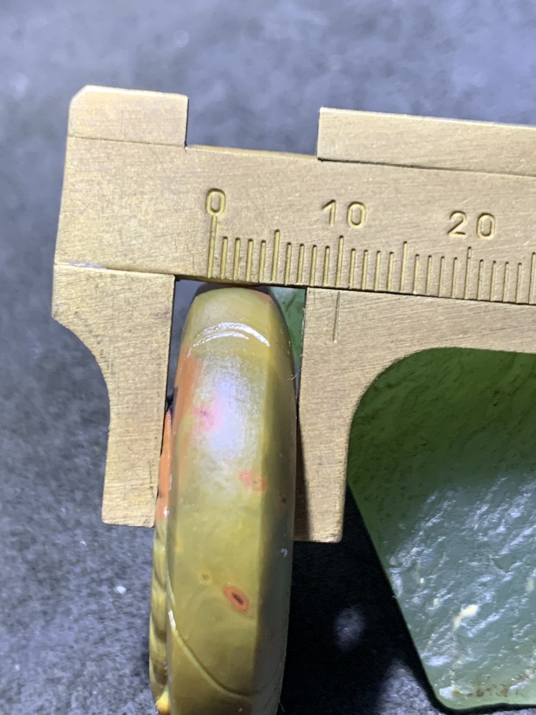 精美亚光战国红玛瑙雕刻小龙虾平安扣一个，