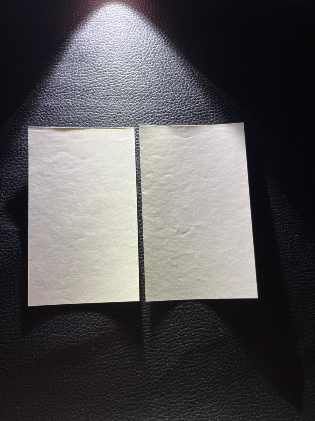 洪涛臻品批发群  精选邮票限时拍卖第八十六期 T132无齿麋鹿新全    色标4方连一组 ，软折如图，上品，紫光灯下有瑕疵。精品版货  精工细裁 ，全程带硅胶手套操作，喜欢的老板不要错过