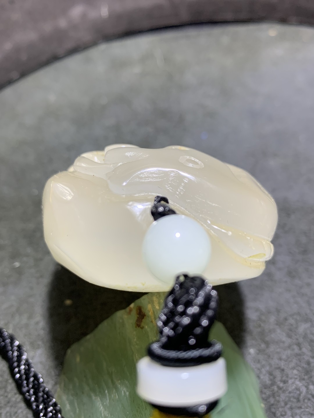 重器天然马达加斯加原皮玛瑙镂空雕刻年年有余把件一个