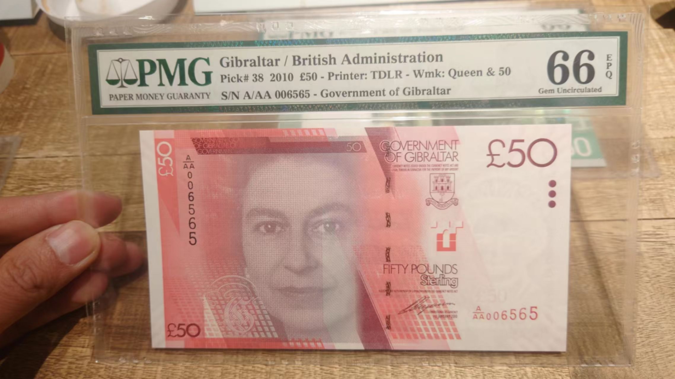 今晚八点半【世界钱币收藏】总50期暨2022年第七期 裸钞评级混合场（月底的第八期有新品澳门品种敬请关注) 2010年直布罗陀50镑 AAA冠全程无47尾号6565 PMG66E