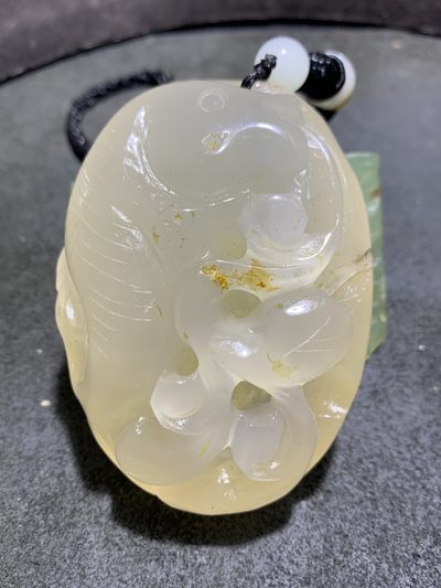 重器天然马达加斯加原皮玛瑙镂空雕刻年年有余把件一个 - 重器天然马达加斯加原皮玛瑙镂空雕刻年年有余把件一个