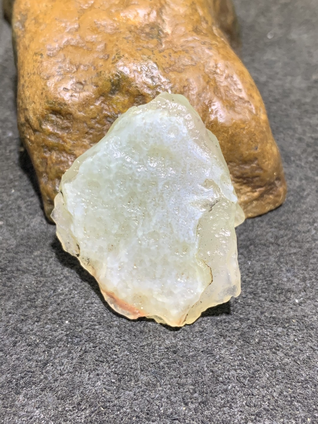 天然戈壁阿拉善玛瑙原石吊坠一个，