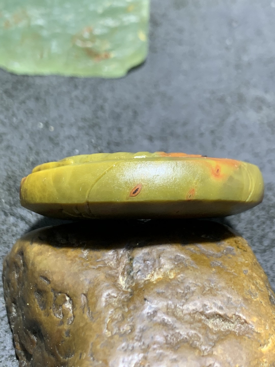 精美亚光战国红玛瑙雕刻小龙虾平安扣一个，