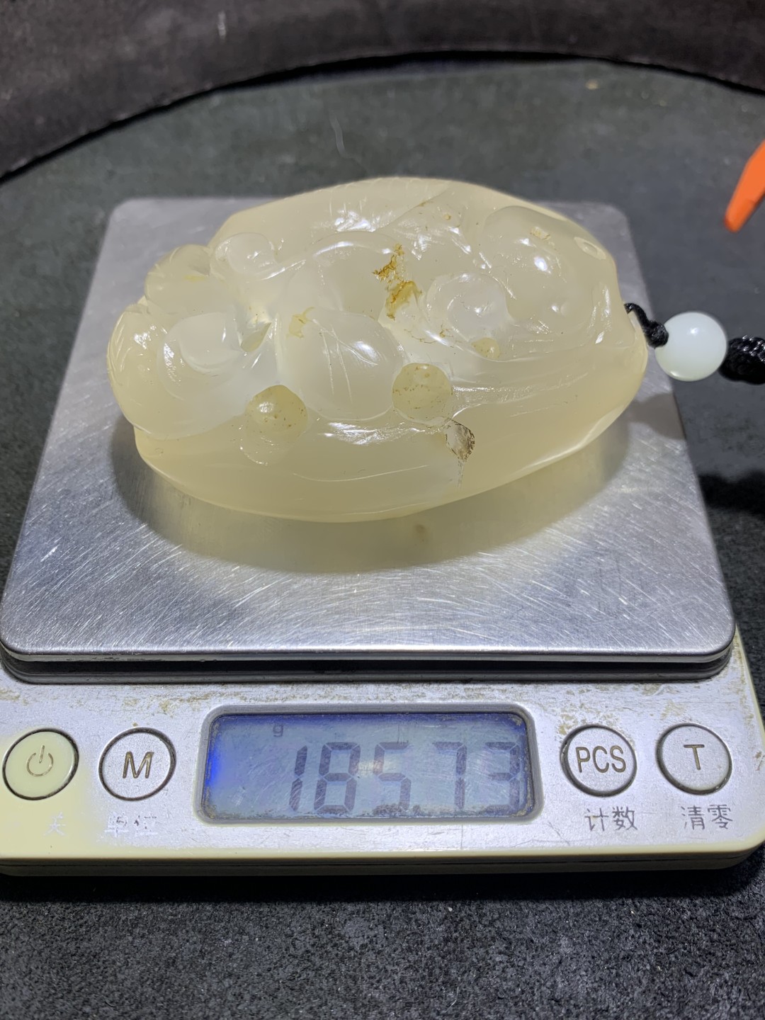 重器天然马达加斯加原皮玛瑙镂空雕刻年年有余把件一个