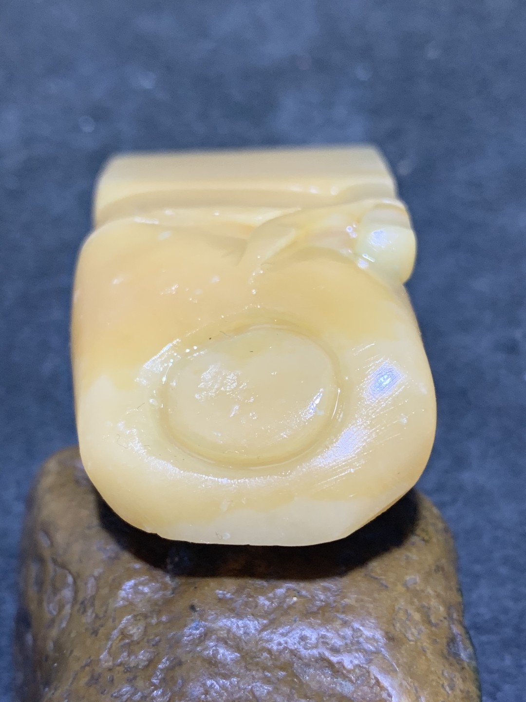 福广黄冻石雕刻节节高升章料一方，