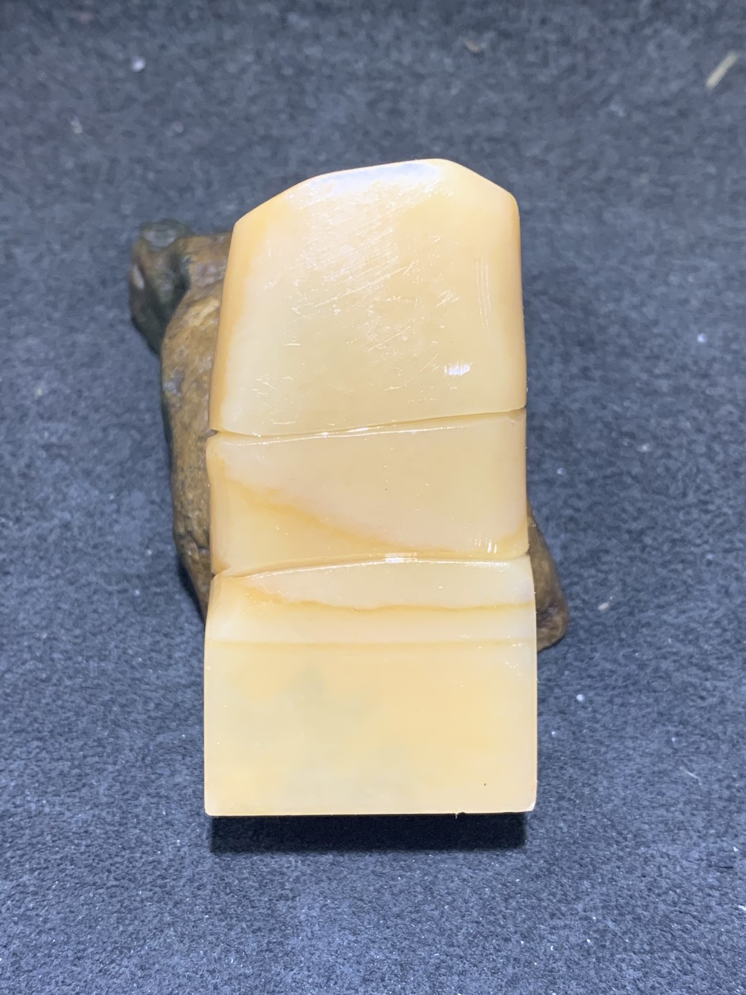 福广黄冻石雕刻节节高升章料一方，
