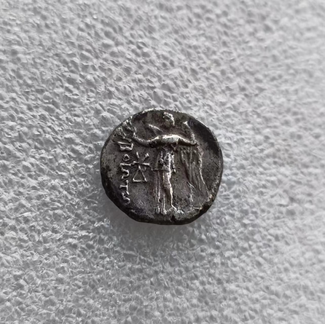 瓶子🏺第66期拍卖会 古希腊-维奥蒂亚同盟 公元前197-146年 宙斯和胜利女神 1德拉克马18毫米5.03克