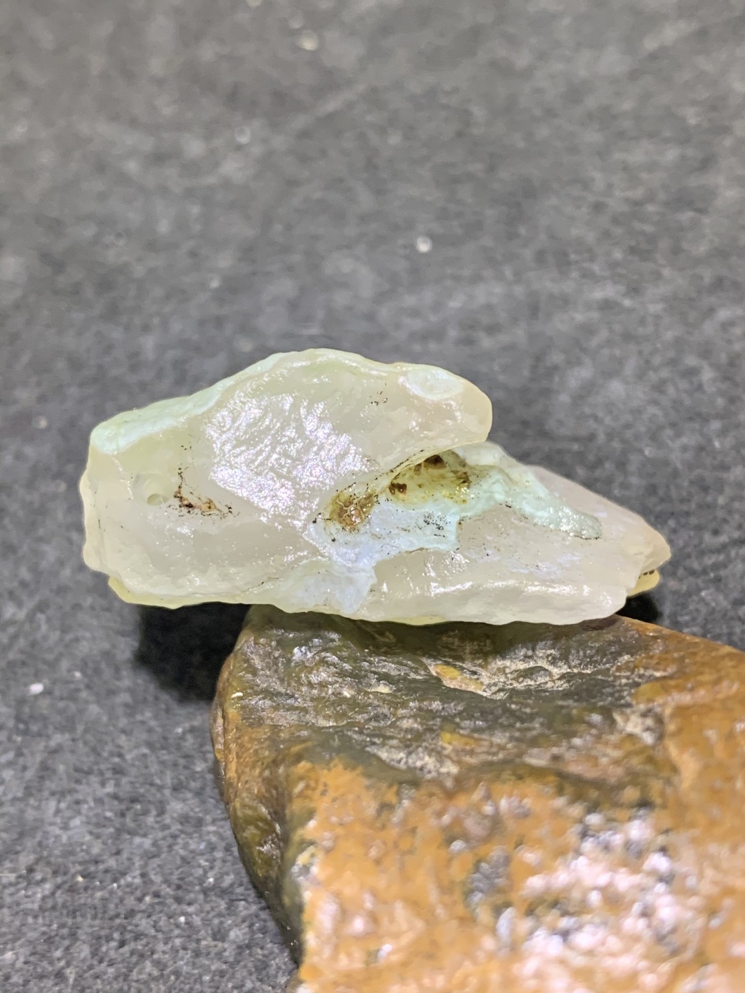 天然戈壁阿拉善玛瑙原石吊坠一个，