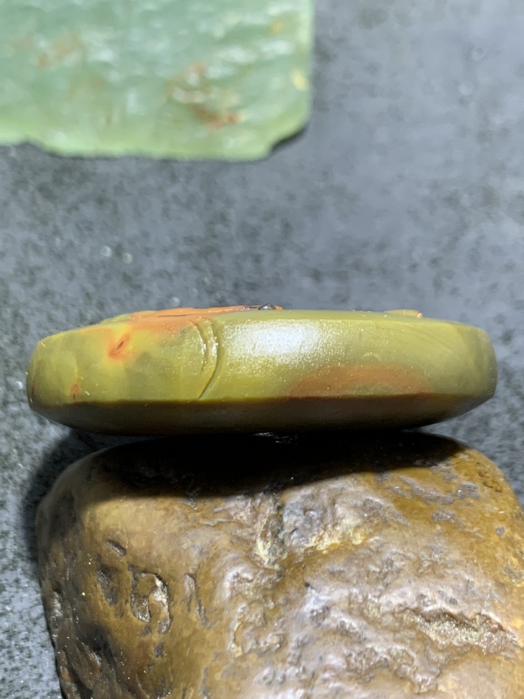 精美亚光战国红玛瑙雕刻小龙虾平安扣一个，