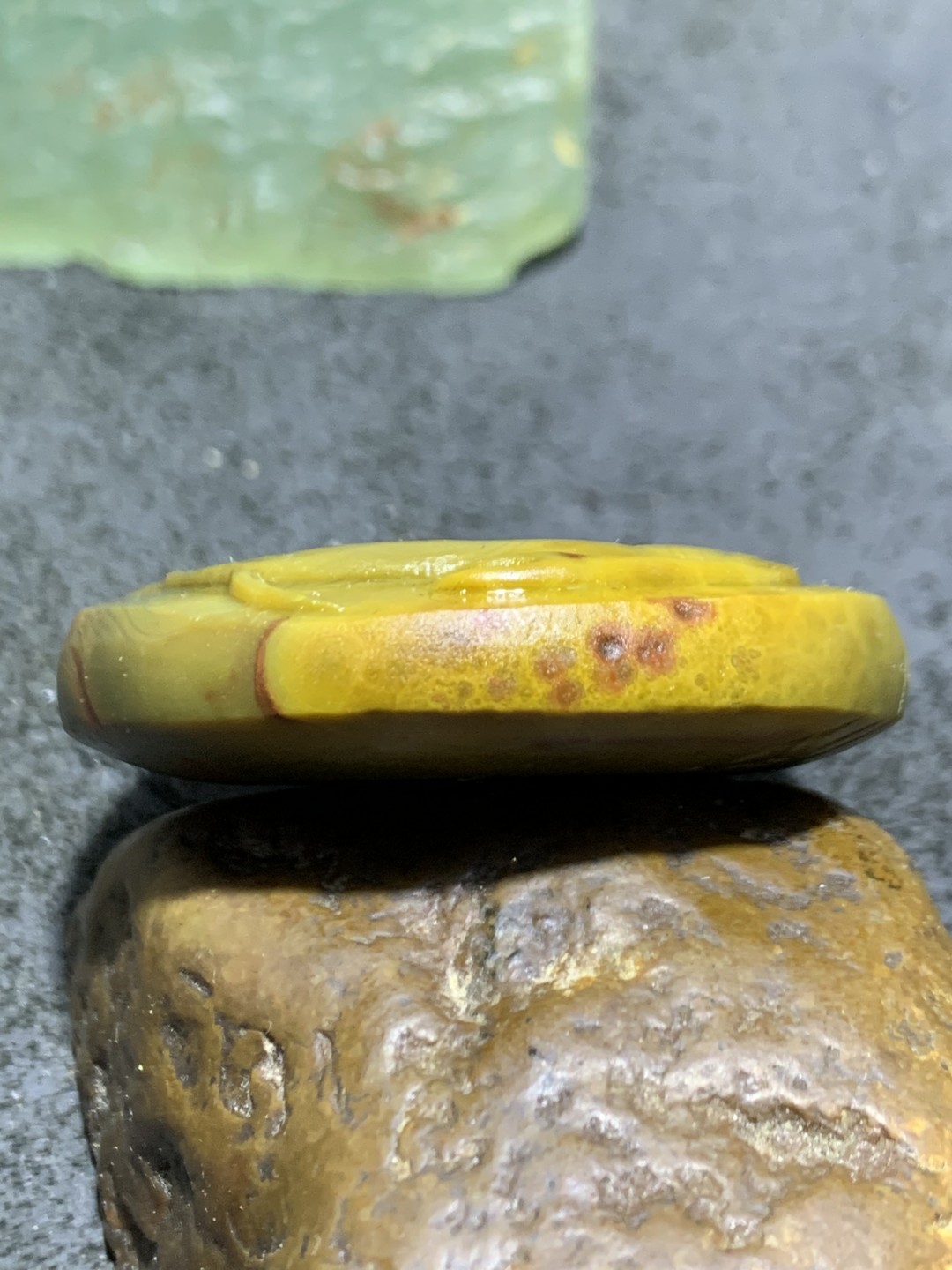 精美亚光战国红玛瑙雕刻小龙虾平安扣一个，