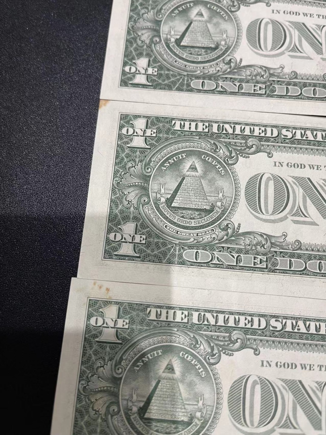 《外钞收藏家》第二百一十八期（波罗的海三国） 美国1981年A-L全部12家美联储银行的带*补号1美元	有两三张有黄斑