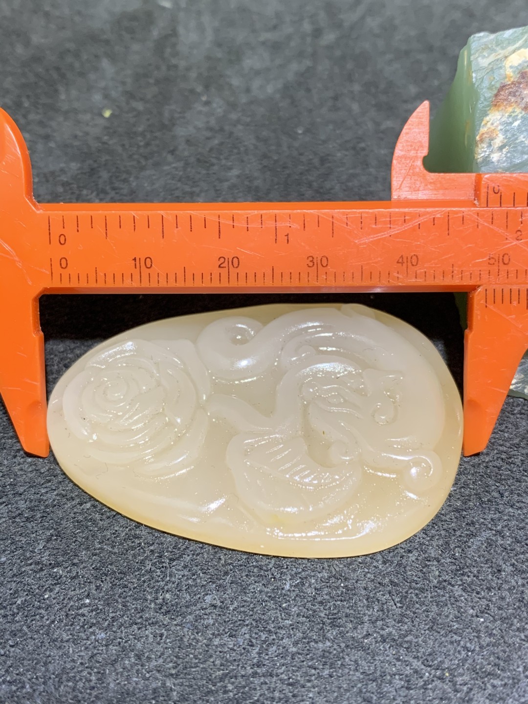 精美黄龙玉雕刻牌子一块，