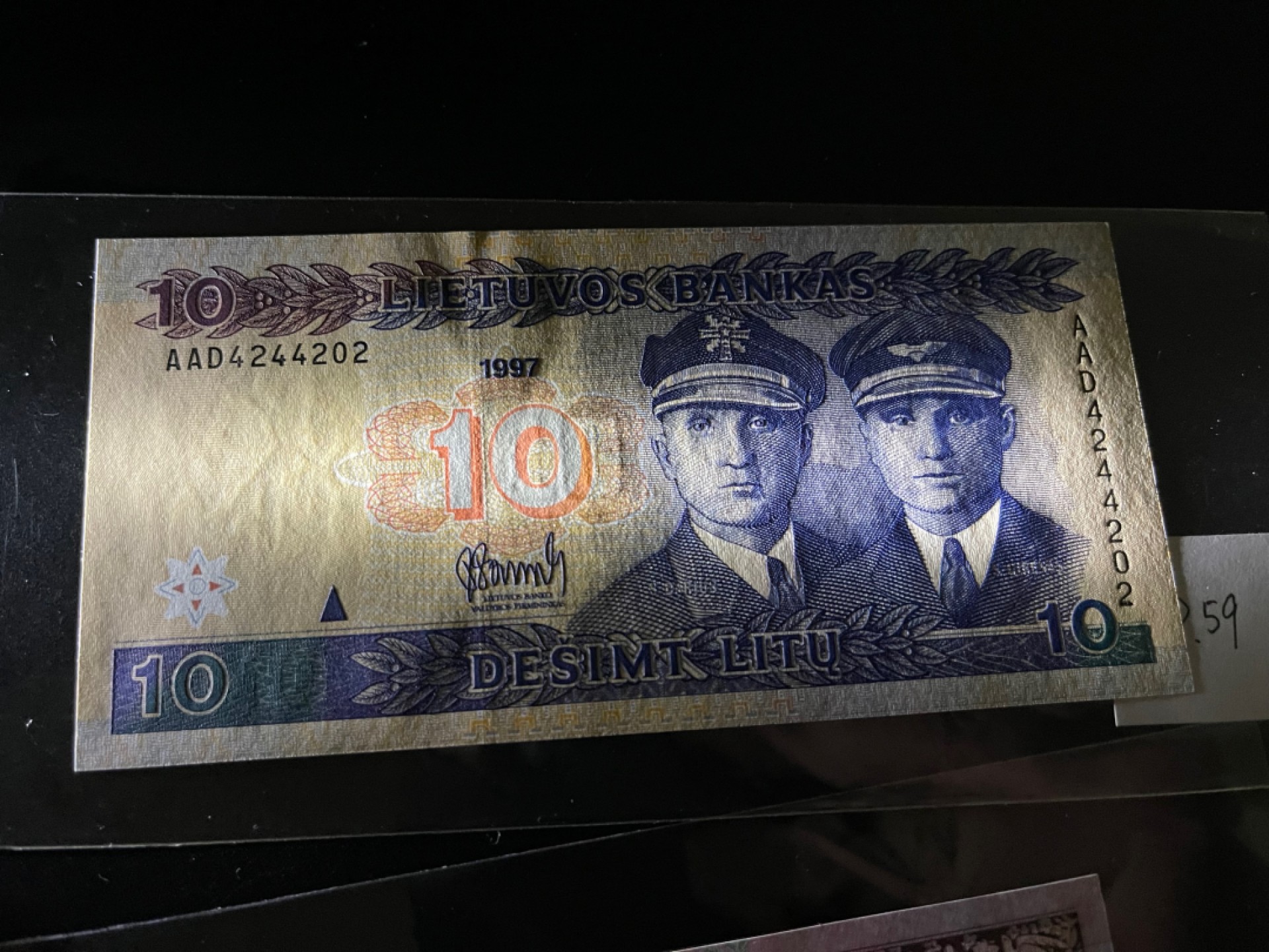 《外钞收藏家》第二百一十八期（波罗的海三国） 立陶宛1997年10立特	P59  全新UNC