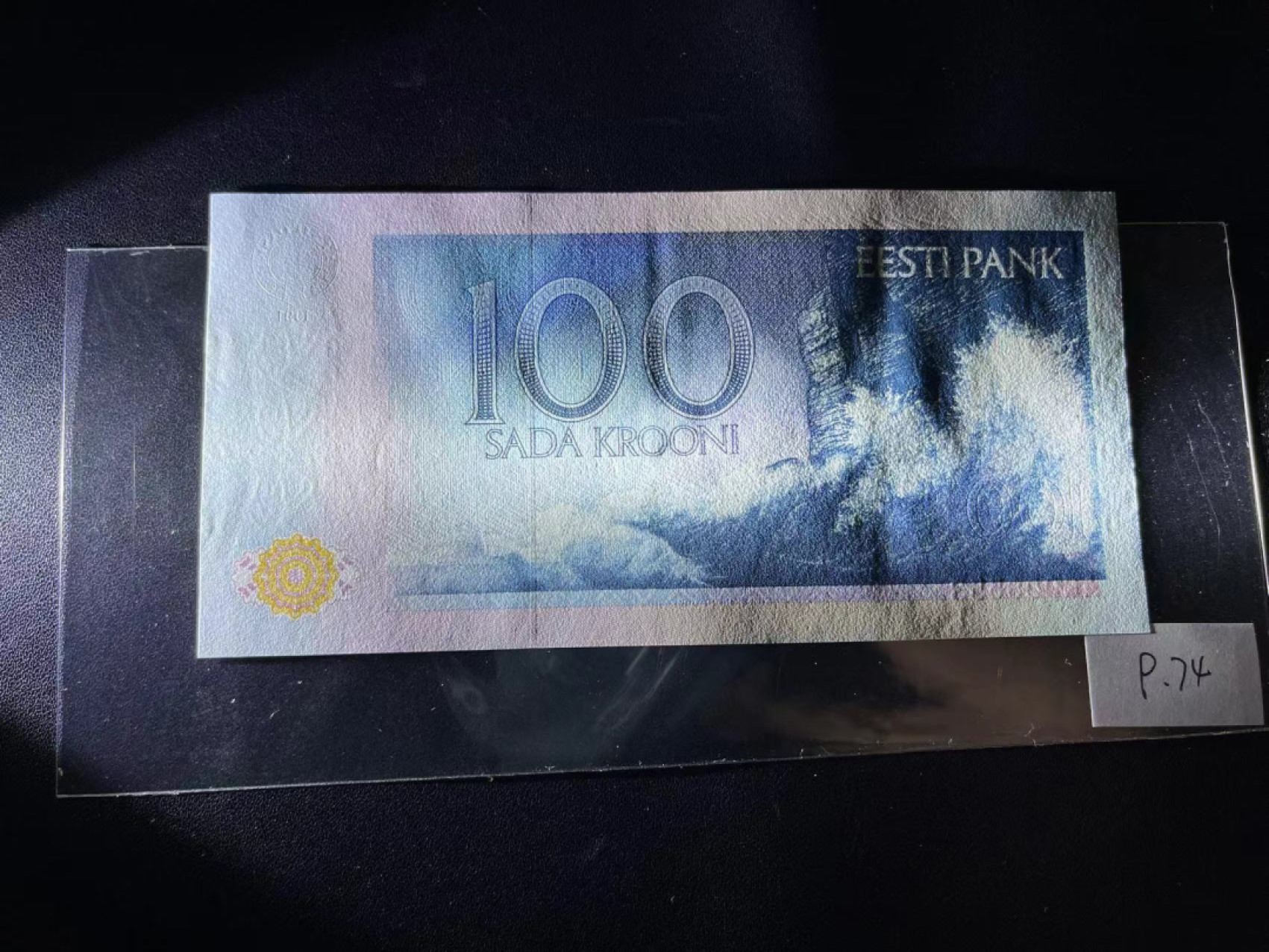 《外钞收藏家》第二百一十八期（波罗的海三国） 爱沙尼亚1991年第一套纸币100克朗，AG553号券	P74  全新UNC