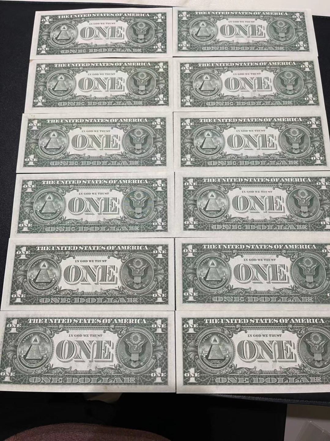 《外钞收藏家》第二百一十八期（波罗的海三国） 美国1981年A-L全部12家美联储银行的带*补号1美元	有两三张有黄斑