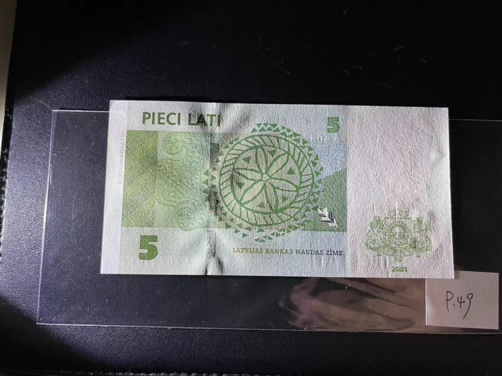 《外钞收藏家》第二百一十八期（波罗的海三国） 拉脱维亚2001年升级版5拉特	P49  全新UNC