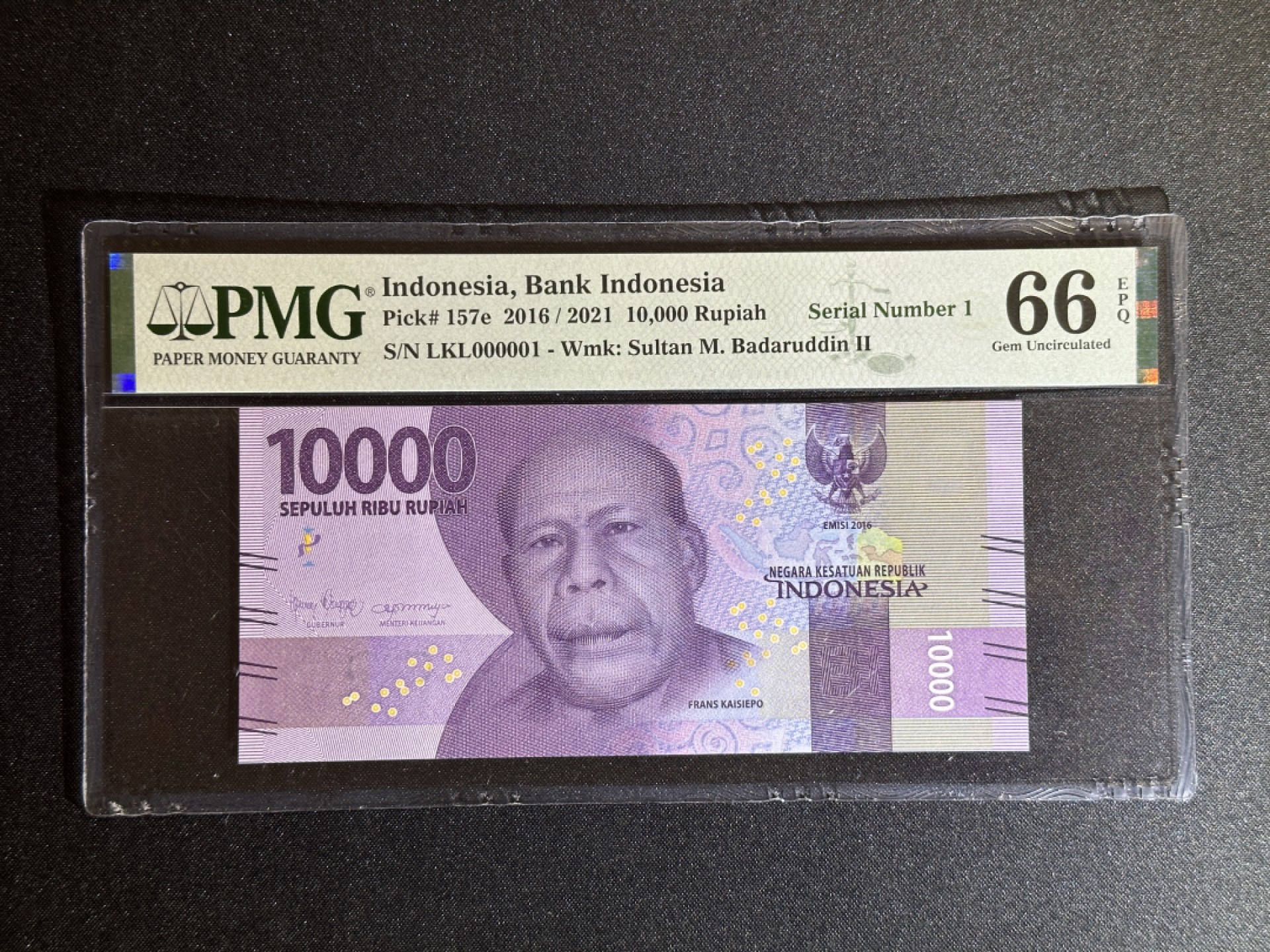 《张总收藏》80期——外币大拍 印度尼西亚10000盾 PMG66E 001小号