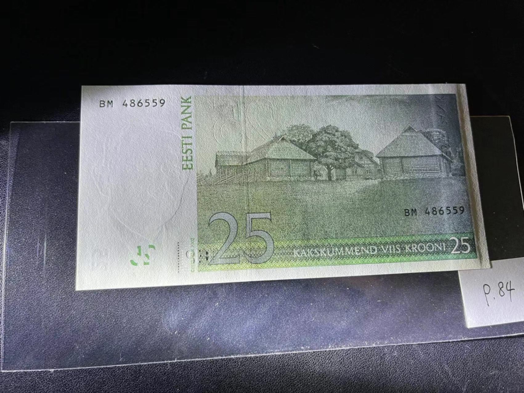 《外钞收藏家》第二百一十八期（波罗的海三国） 爱沙尼亚2002年防伪升级版25克朗	P84  全新UNC