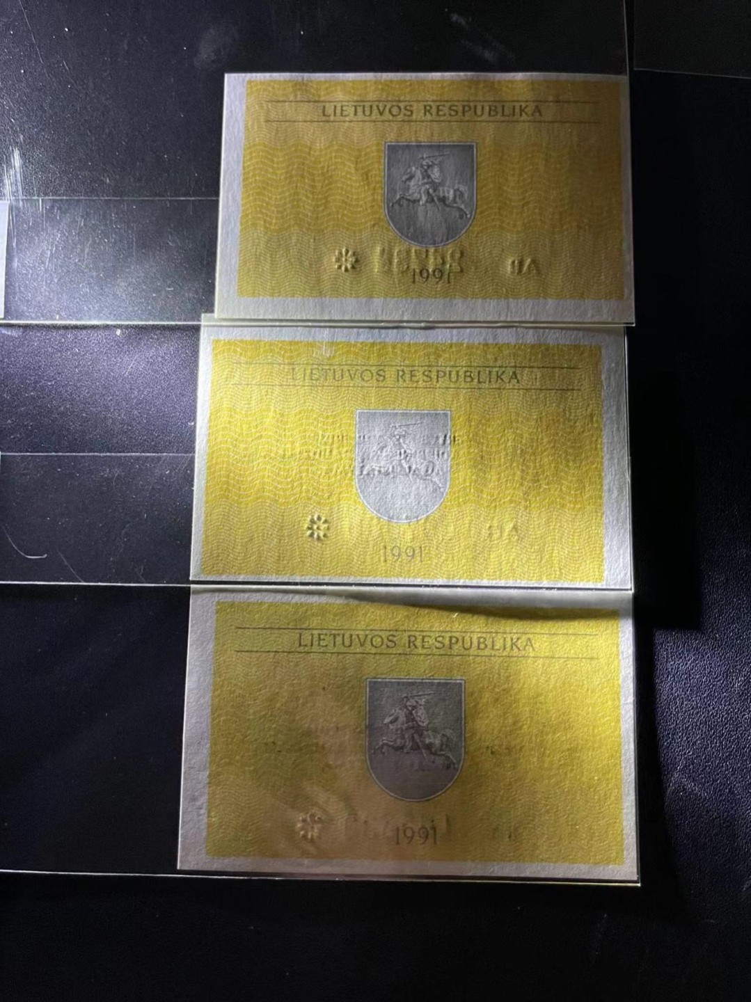 《外钞收藏家》第二百一十八期（波罗的海三国） 立陶宛1991年第一套国徽币0.1/0.2/0.5塔龙那，全套3枚	P29-31  全新UNC