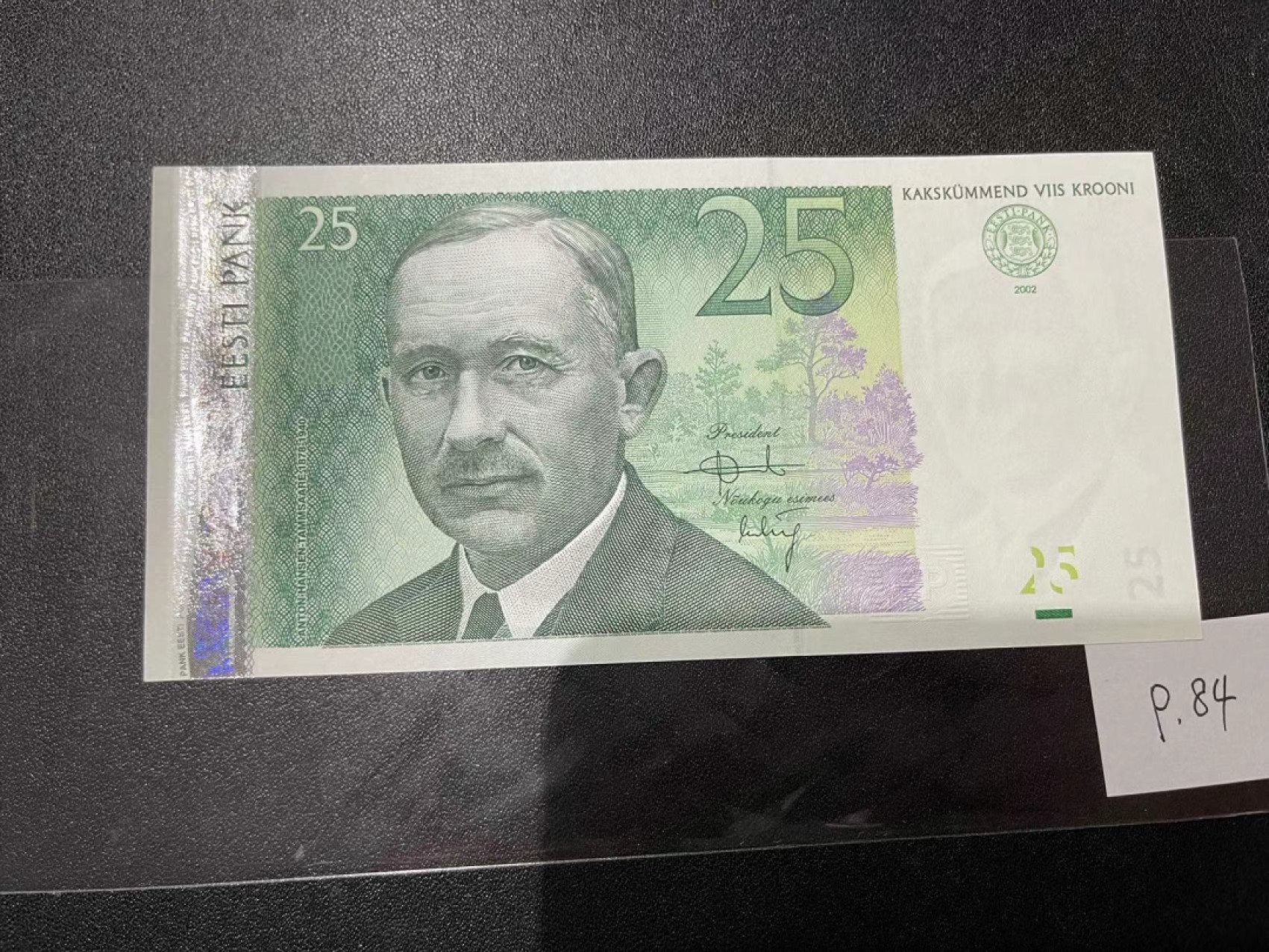 《外钞收藏家》第二百一十八期（波罗的海三国） 爱沙尼亚2002年防伪升级版25克朗	P84  全新UNC