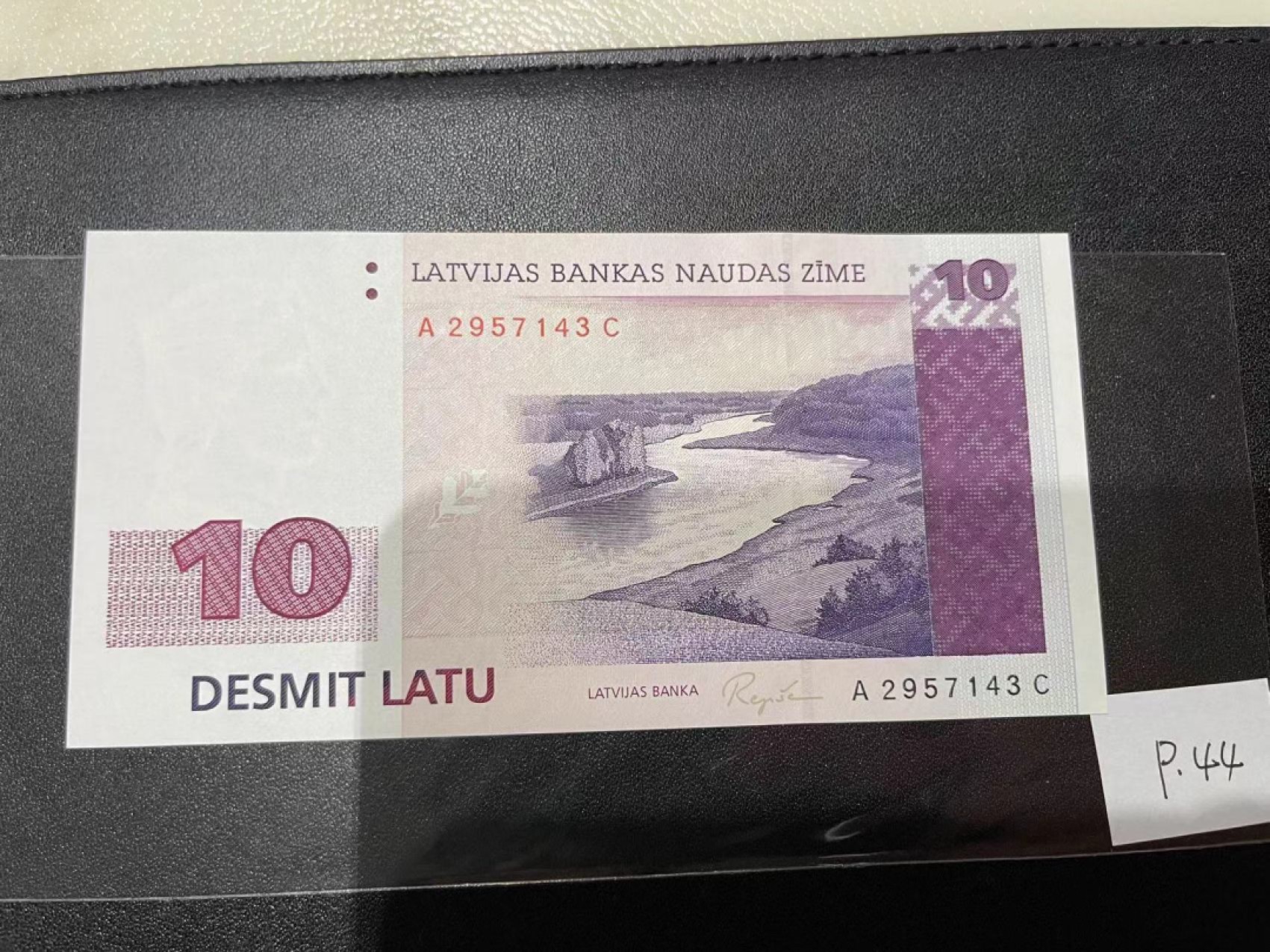 《外钞收藏家》第二百一十八期（波罗的海三国） 拉脱维亚1992年第二套10拉特	P44  全新UNC