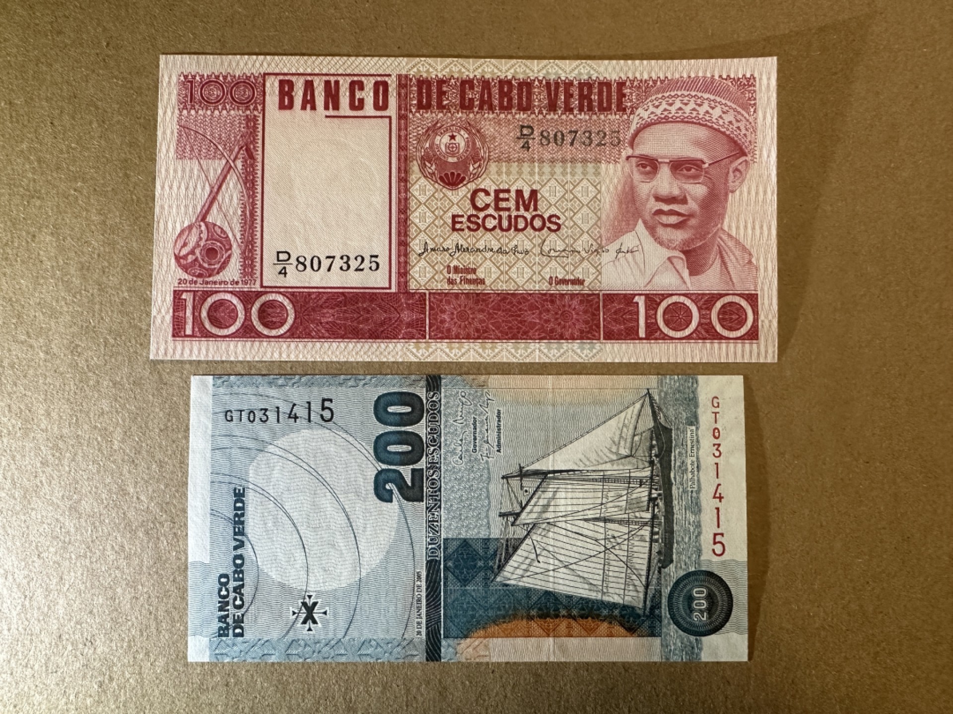 《张总收藏》80期——外币大拍 弗得角100、200元2张 UNC 1977年、2005年版