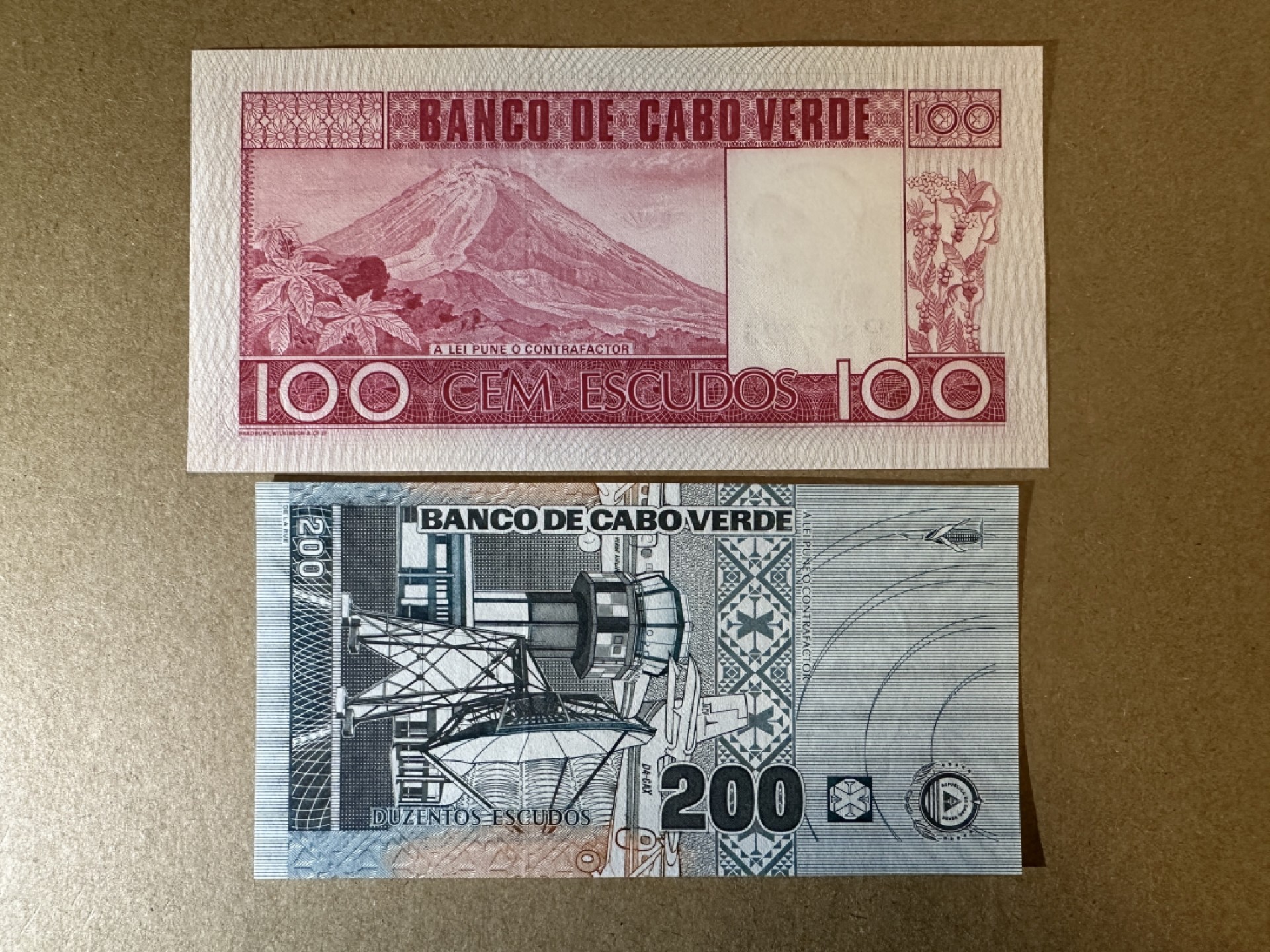 《张总收藏》80期——外币大拍 弗得角100、200元2张 UNC 1977年、2005年版