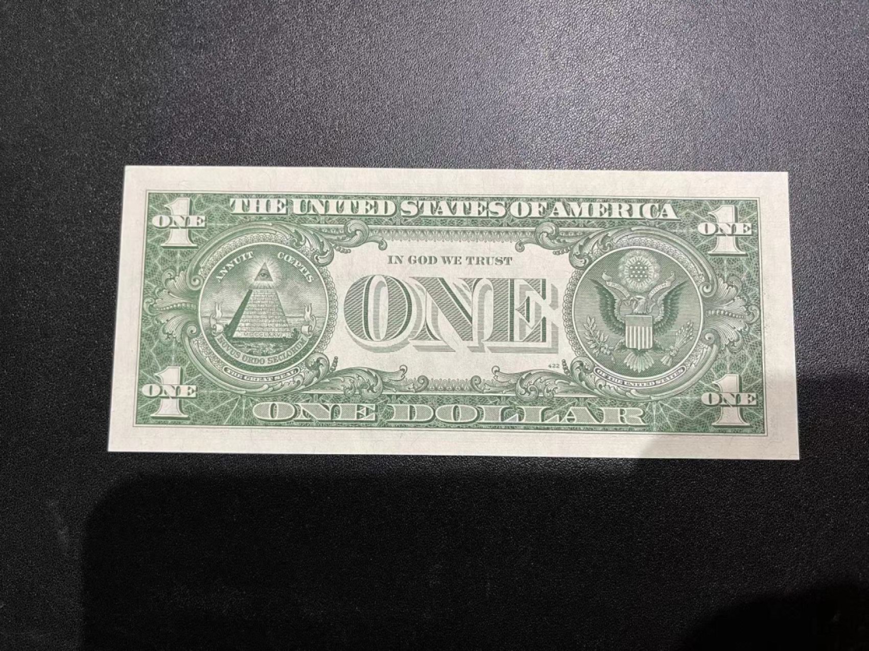 《外钞收藏家》第二百一十八期（波罗的海三国） 美国1957年蓝色库印1美元 无折 有星星点点潮癍