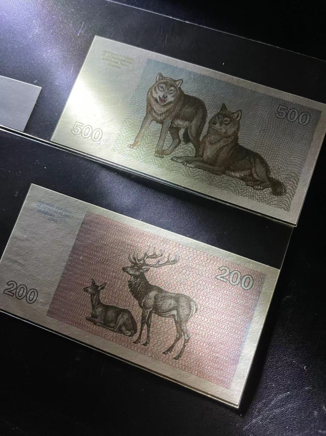 《外钞收藏家》第二百一十八期（波罗的海三国） 立陶宛1993年第三套动物币200/500塔龙那，全套2枚	P45-46  全新UNC